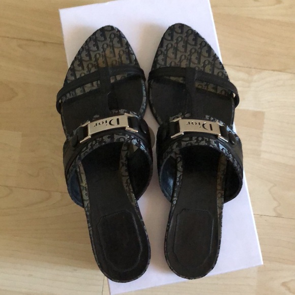 Dior Button Flat T Strap Slides - Picture 10 of 15